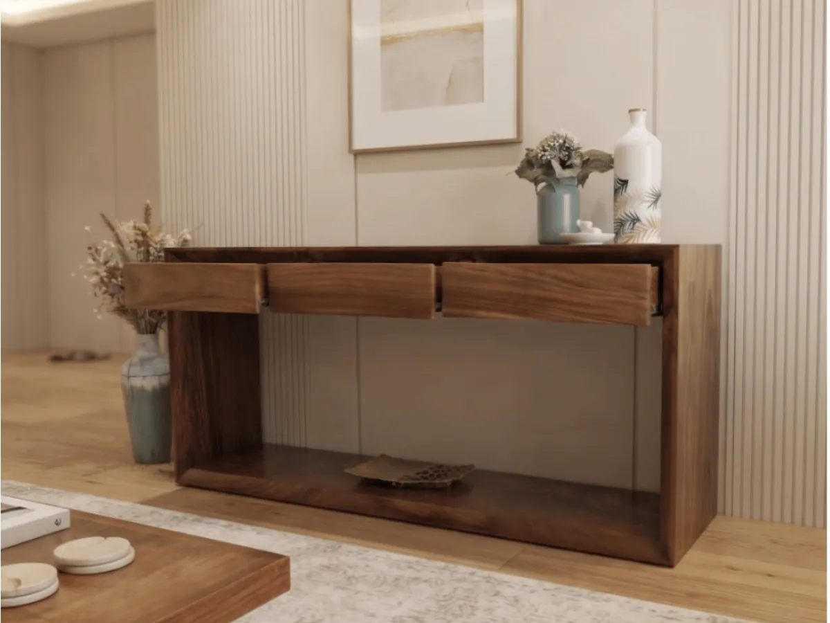 Credenza Creta de parota con cajones abiertos junto a un cuadro enmarcado