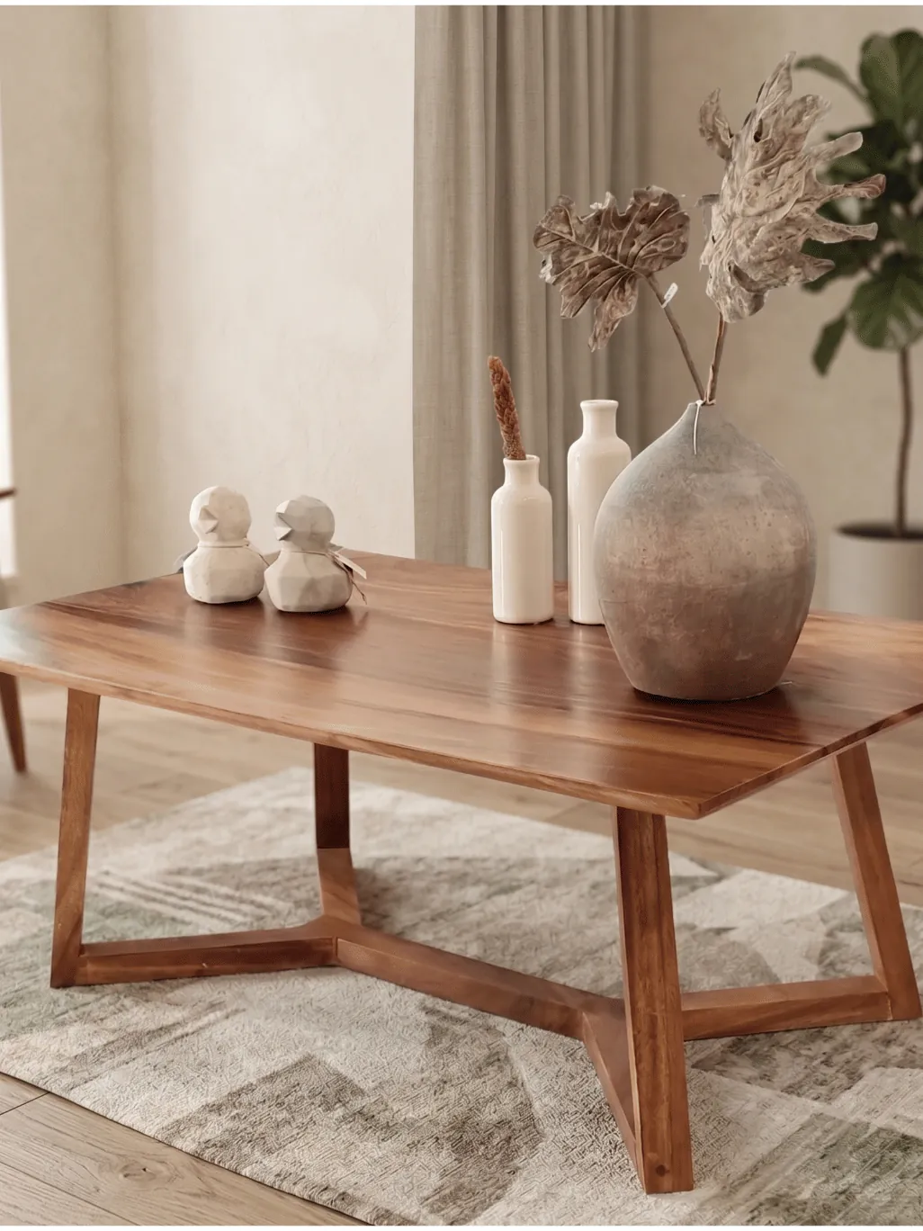 Mesa de centro Emma de madera con jarrones decorativos